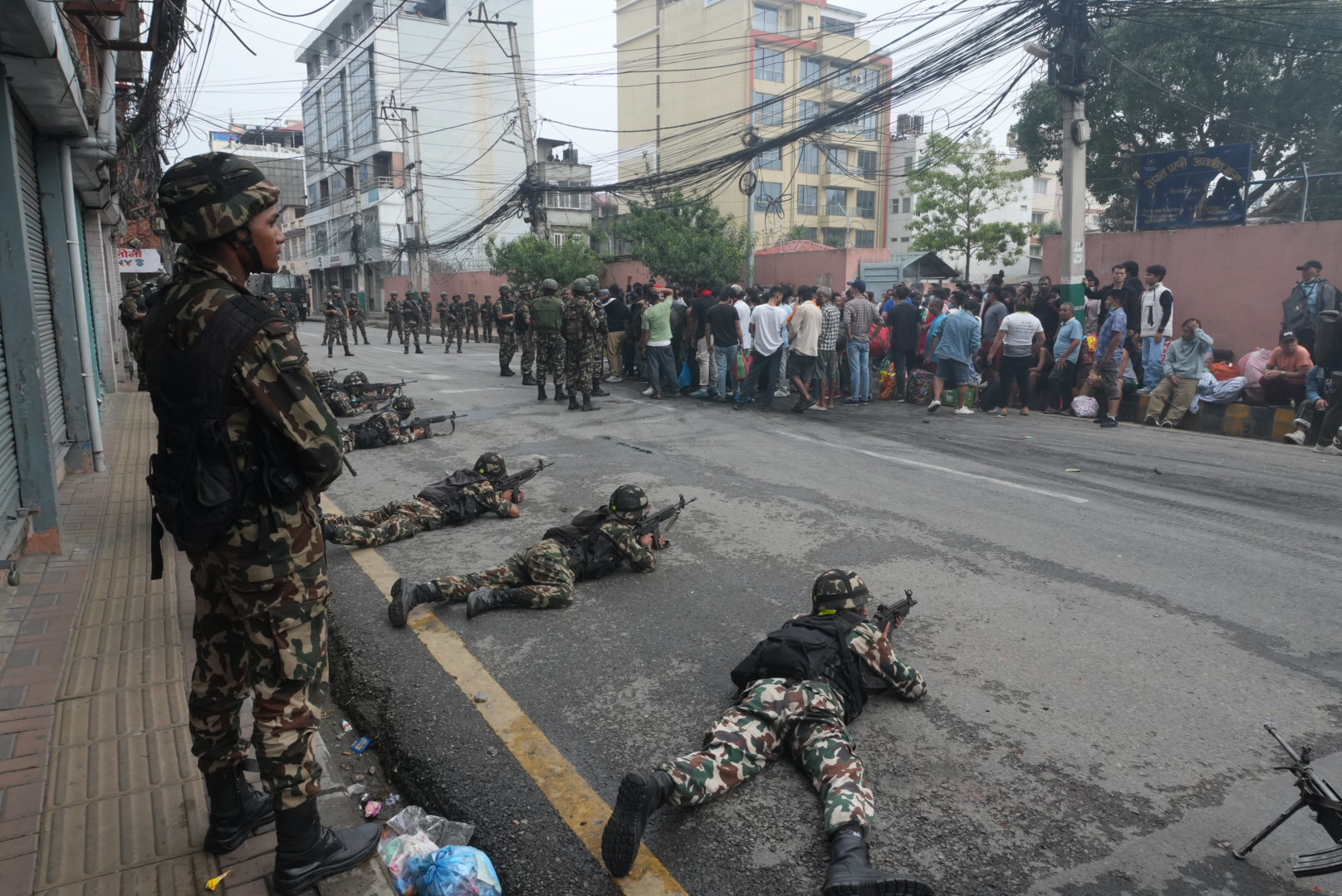 भागेका १४ हजार कैदीमध्ये केही फर्किए, बाँकीलाई कारागार फर्किन प्रहरीको अनुरोध