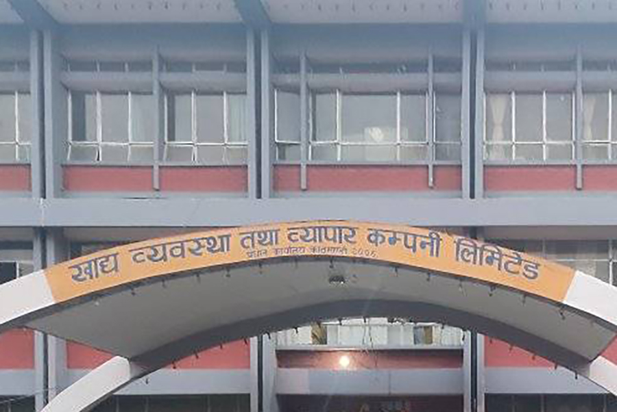 खाद्य गोदामबाट हजारौँ क्वीन्टल चामल र चिनी लुटपाट