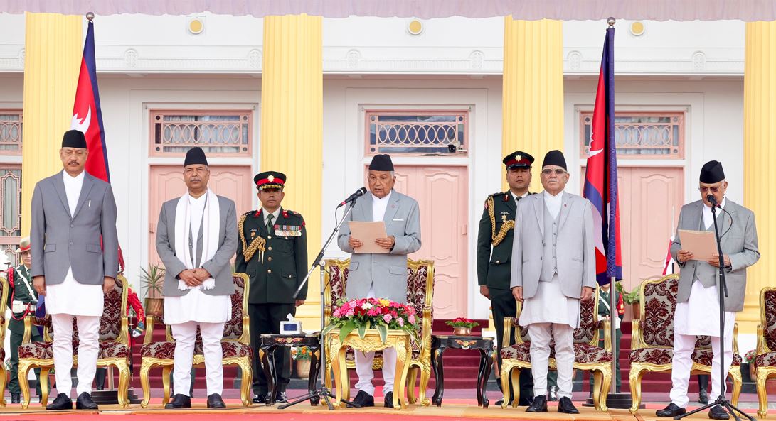 प्रधानमन्त्री ओलीले लिए शपथ