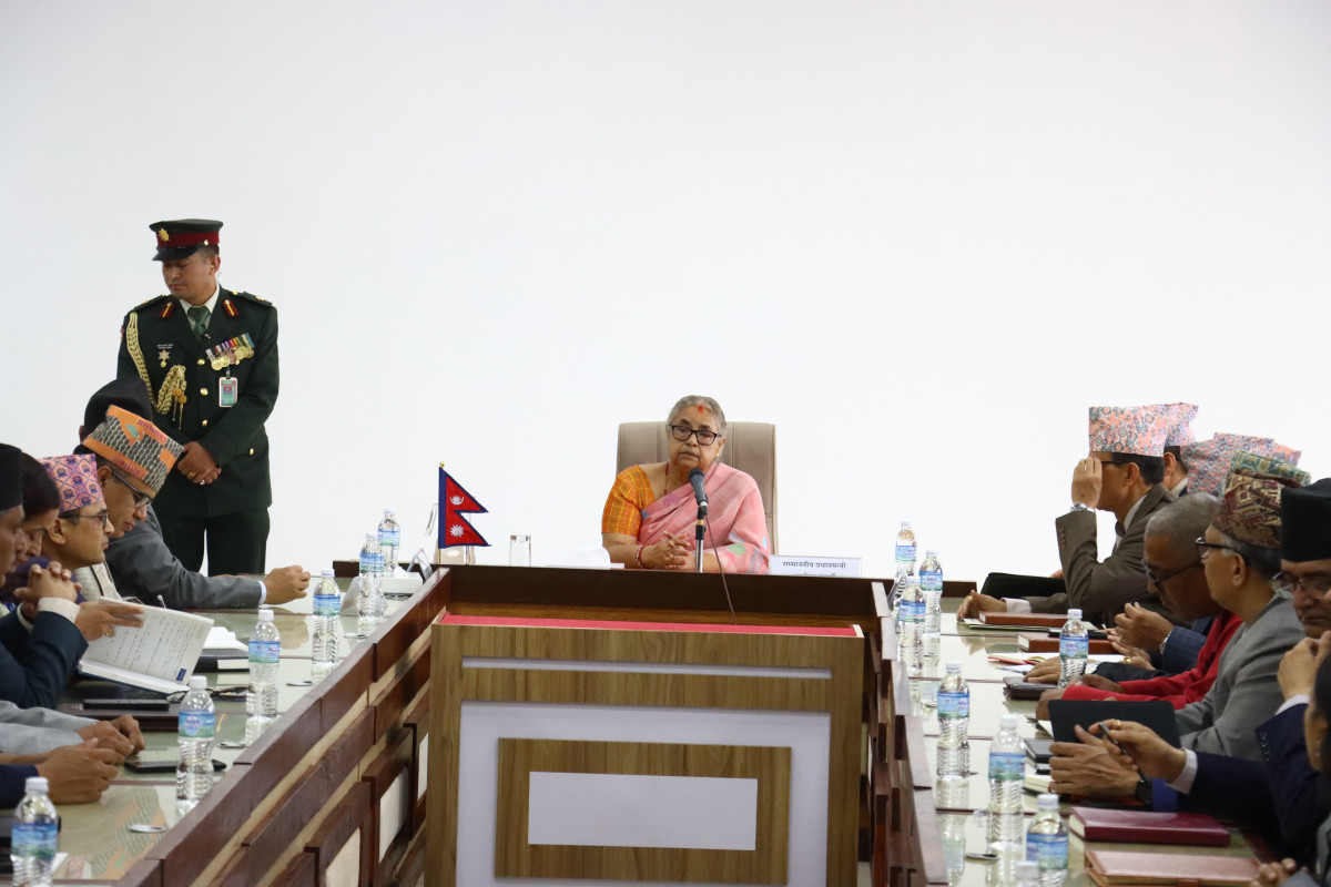 सरकार विस्तारमा विलम्ब, पूर्व प्रशासकहरुकै हालीमुहाली