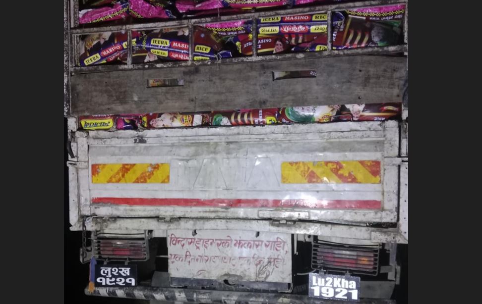 बिलबिना सामान ढुवानी गरेपछि ट्रक र चालक नियन्त्रणमा