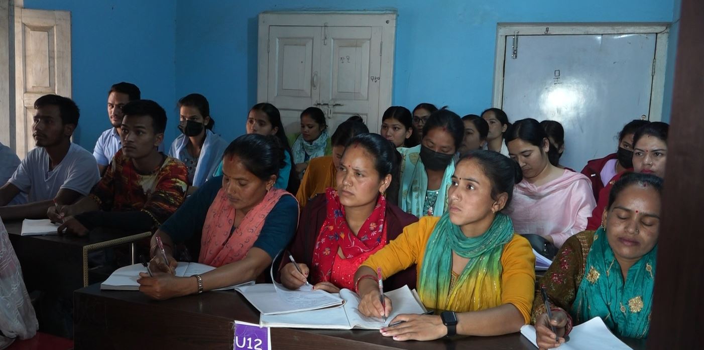 रित्तिदै सुदूरपश्चिम : कलेजमा विद्यार्थीको खडेरी, श्रमिक उत्पादन तालिम केन्दै बन्दै नेपाल
