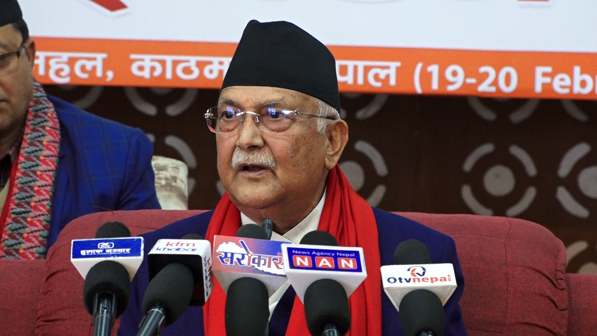 माधवलाई लक्षित गर्दै ओलीले भने- ‘पार्टी फुटाउने तत्त्वसँग एकता हुँदैन’