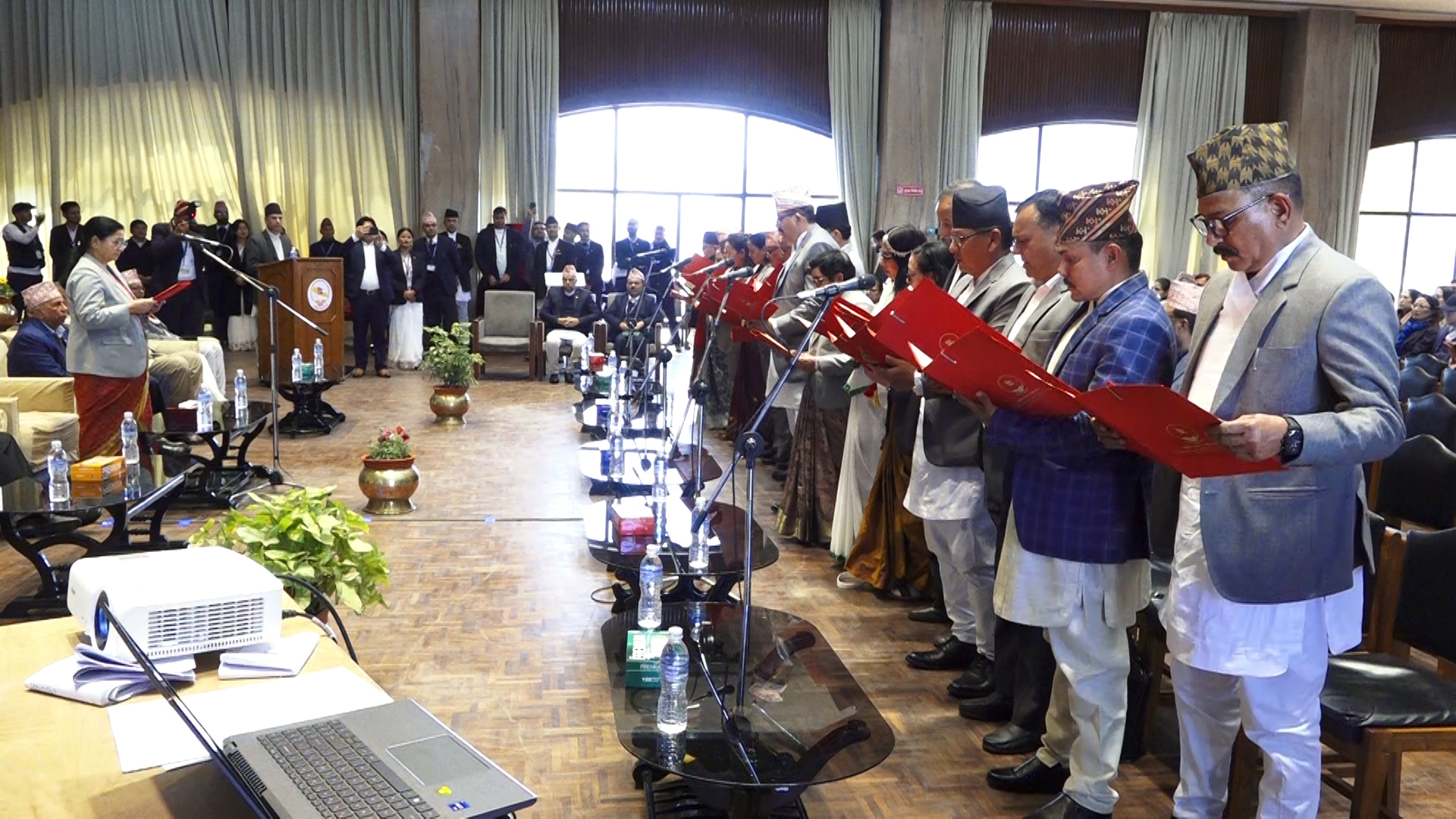 राष्ट्रिय सभाका १९ जना सांसदहरूले गरे शपथग्रहण